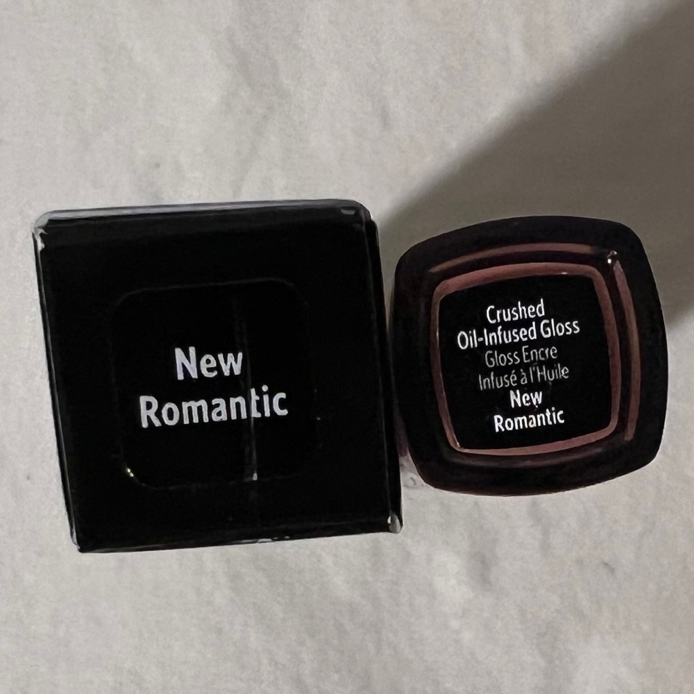 💋NIB💋 BOBBI BROWN ✨New Romantic✨ Crushed Oil-Infused Lip Gloss - a mid-tone pink - Picture 7 of 9